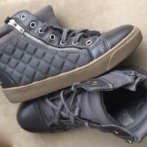 Juicy Couture Vareen Gray Quilted High Tops Sz 8